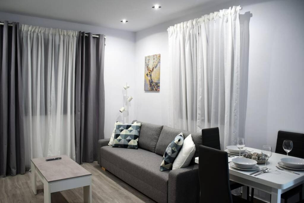 Alojamientos Lola, Suite Con Jacuzzi Benalup-Casas Viejas Bagian luar foto
