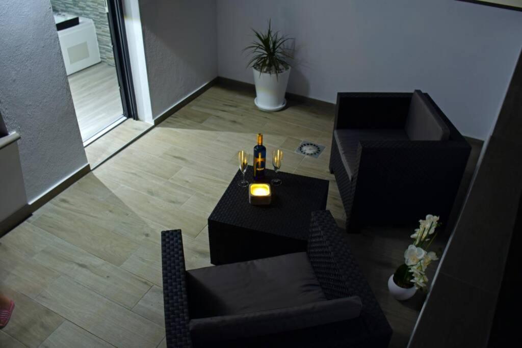 Alojamientos Lola, Suite Con Jacuzzi Benalup-Casas Viejas Bagian luar foto