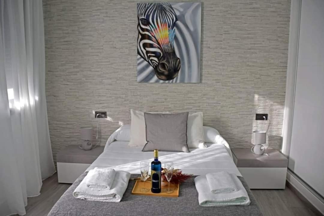 Alojamientos Lola, Suite Con Jacuzzi Benalup-Casas Viejas Bagian luar foto